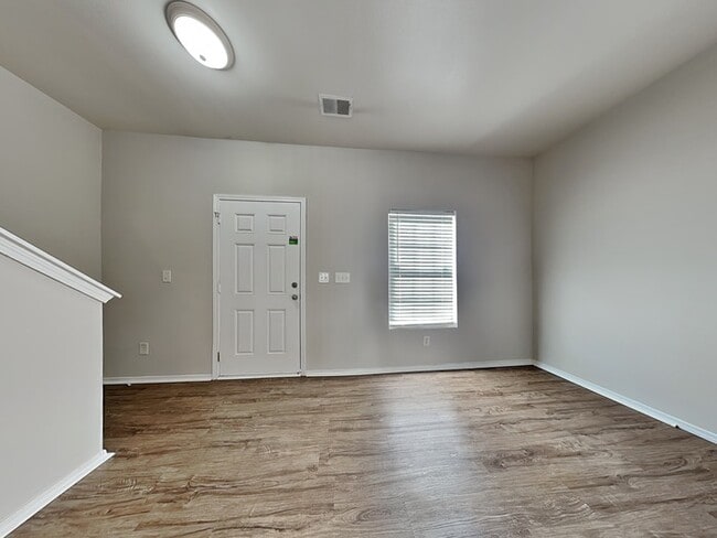 Photo - 9115 Newfield St