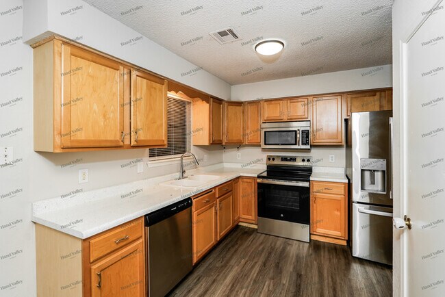 Photo - 108 W South Park St