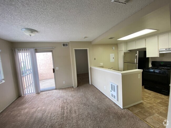 Building Photo - 2 BR 2 BA 1 Story Condo w/Balcony W/D Gate... Unit 6
