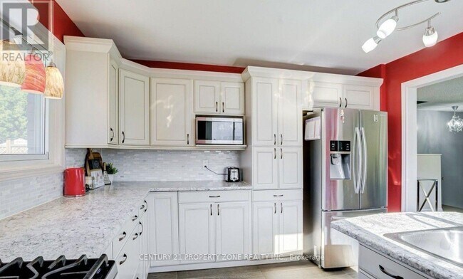 Photo - 304 Fernwood Ave