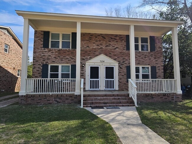 Building Photo - 7034 Fairmont Rd Unit B