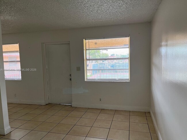 Building Photo - 95 NE 41st St Unit I141