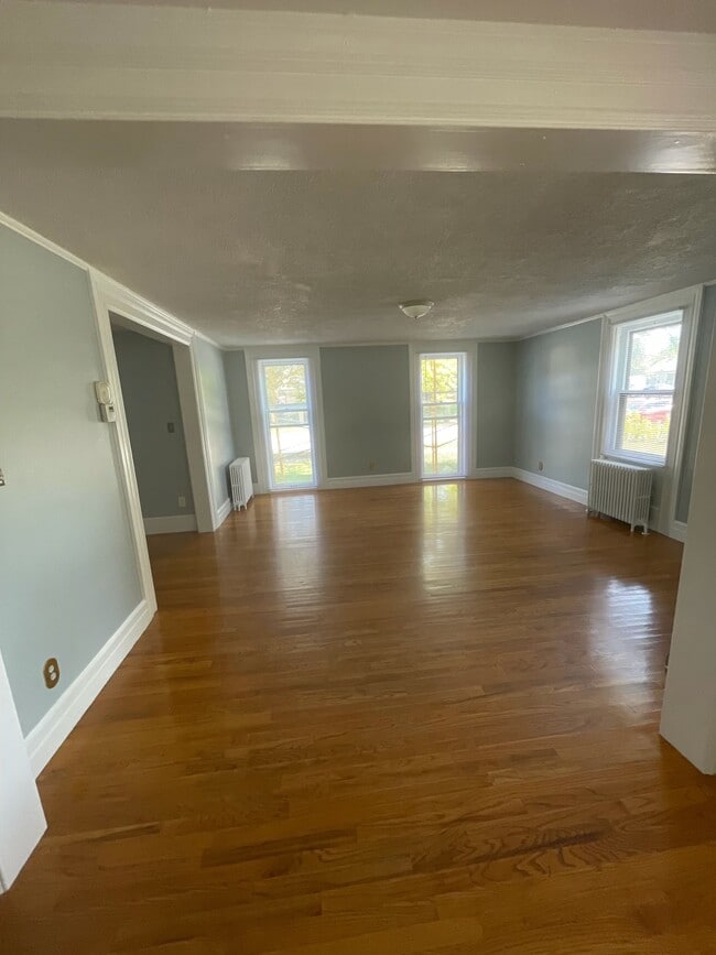 Building Photo - 110 Woodward St Unit Lower Level