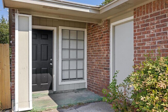 Photo - 1704 Rawhide Loop