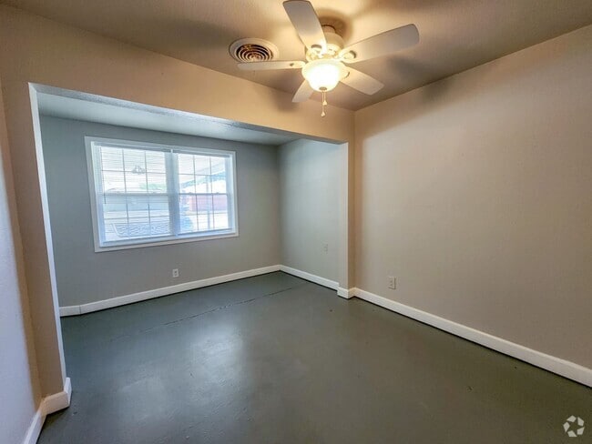 Building Photo - 3 Bedroom 2 Bath brick home in Shawnee