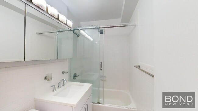 Photo - 165 E 35th St Unidad 15B