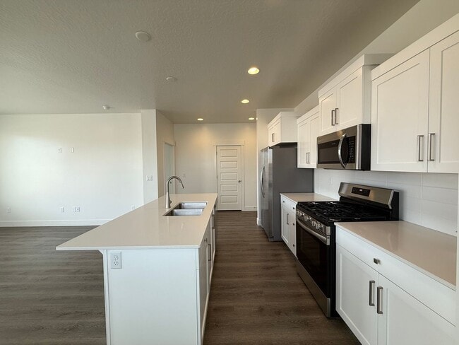 2313 E Luciano Ln