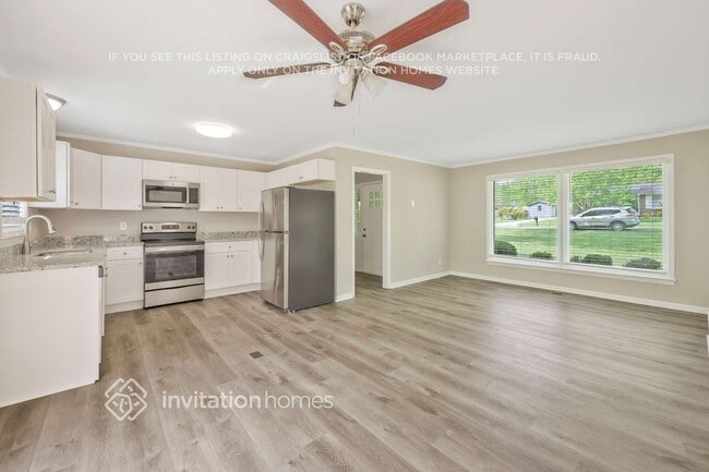 Photo - 136 Oaks Dr