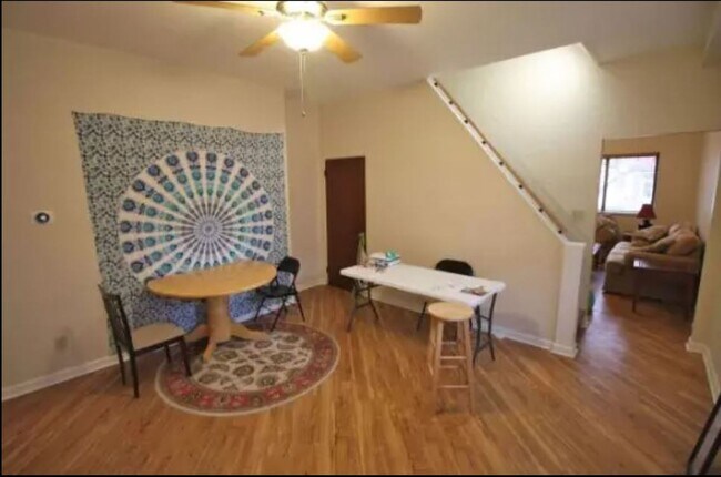 Photo - 2206 Sarah St