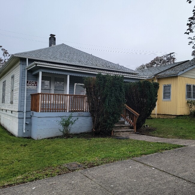 Photo - 319 SE Rose St