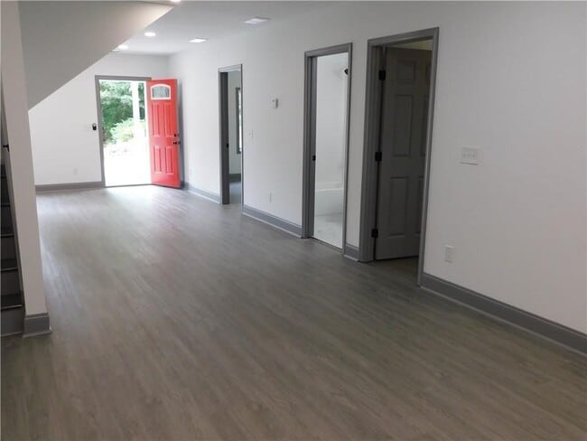 Photo - 221 Stafford St NW