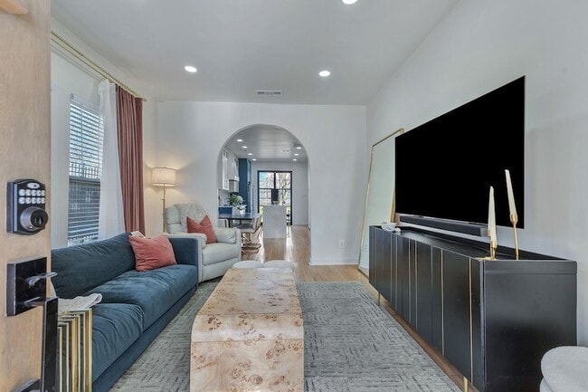 Photo - 302 S Saint Mary Ave