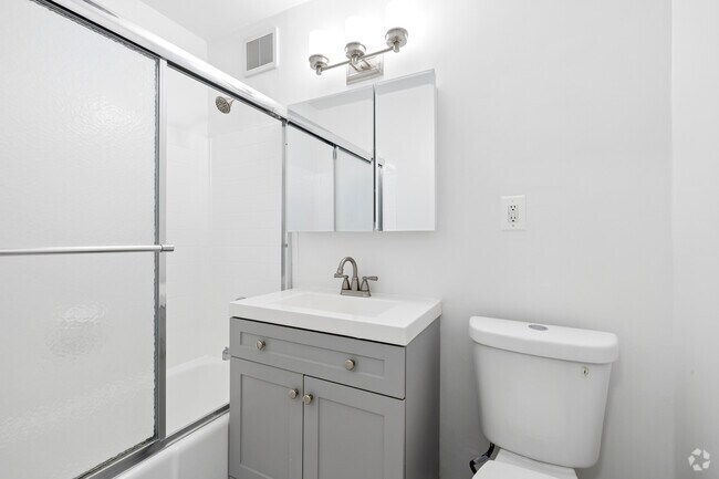 1BR, 1BA - 750SF - Bathroom - Namotur Apartment Homes