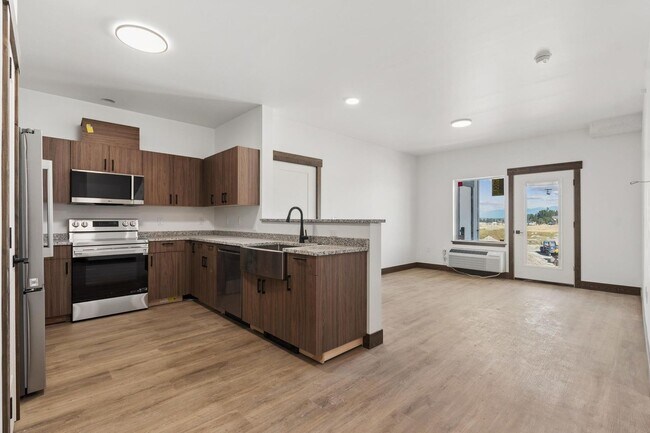 2004 Jefferson Blvd Unit 301 (LR-XXX)