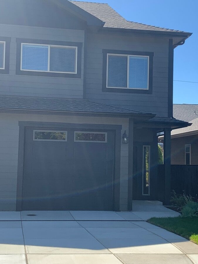 2-Bed, 2-Bath Townhouse with Modern Touche... - 2-Bed, 2-Bath Townhouse with Modern Touche...
