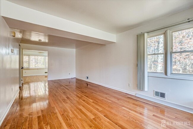 Photo - 536 Elsie Ave