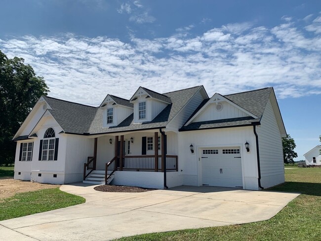 Beautifully Renovated Ranch, Nestled In Pr... - Beautifully Renovated Ranch, Nestled In Pr... House