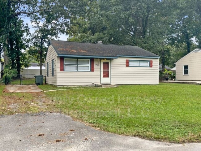 Building Photo - 5805 Chaucer Dr