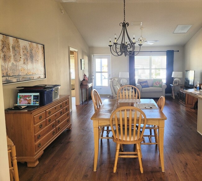 Photo - 2397 St George Ave