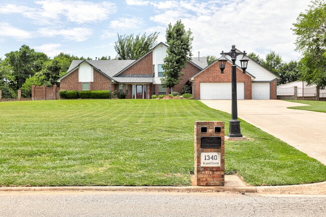 Photo - 1340 Bryant Cir House