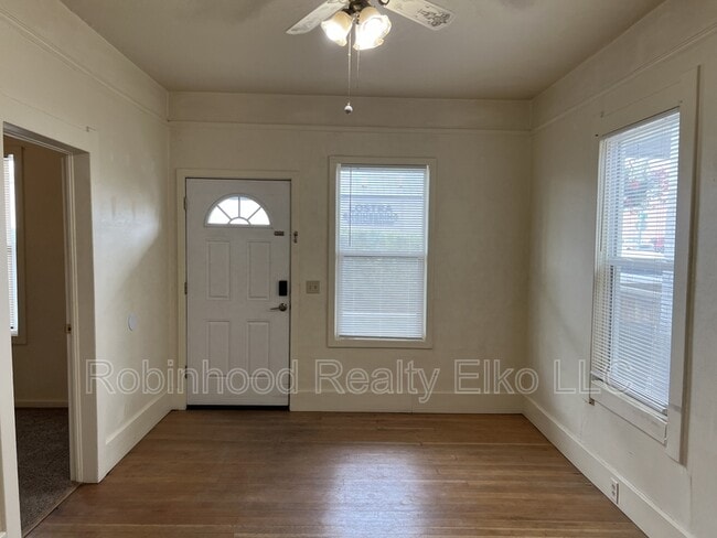 Photo - 570 Silver St