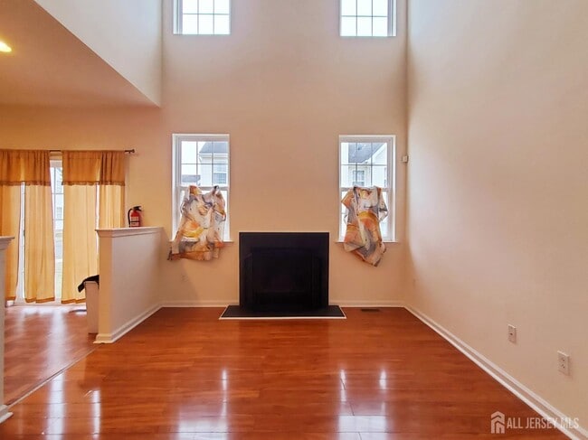 Photo - 202 Alder Ct