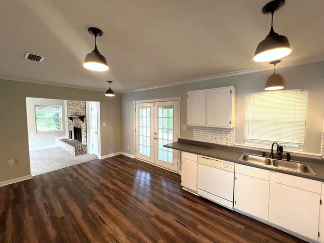 105 Briarwood Dr