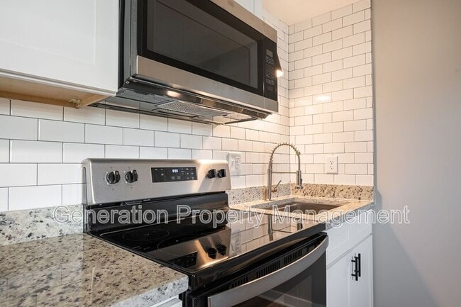 Photo - 650 4th St NE