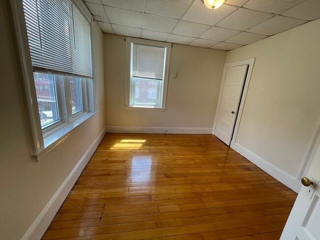 Building Photo - 16 Lynde St Unit 2 Rental