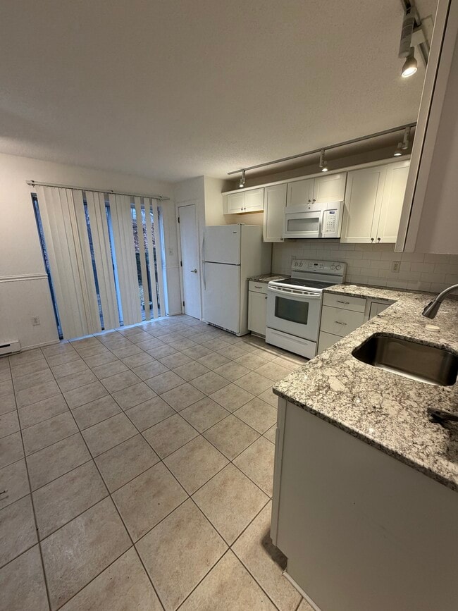 Building Photo - 3199 E Main St Unit 11