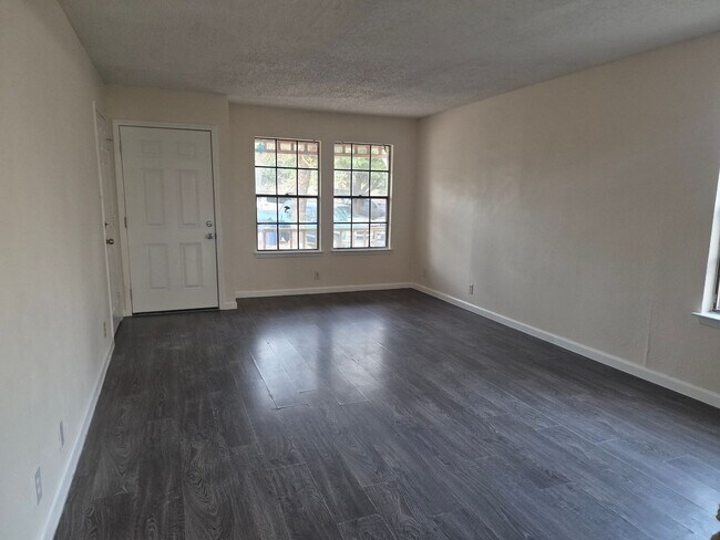 Photo - 1105 Ash Cove Unidad 1105 Ash Cv  B