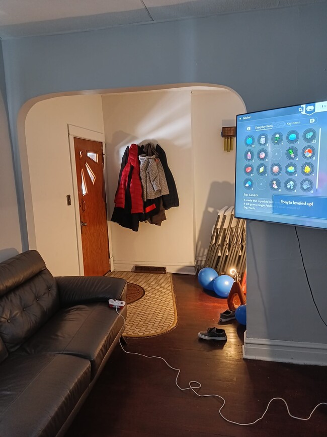 Foyer - 705 N 16th Ave Unit 1