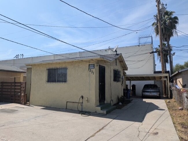 Building Photo - Duncan Unit 2 /1