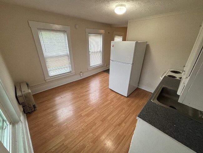 Photo - Cozy & Affordable 1BR Apartment with Heat Included – Convenient Sanford Location! Unidad C