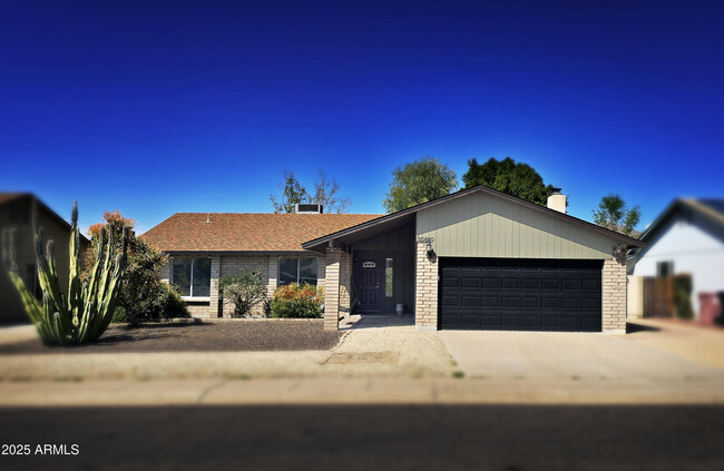 Photo - 10880 E Sahuaro Dr House