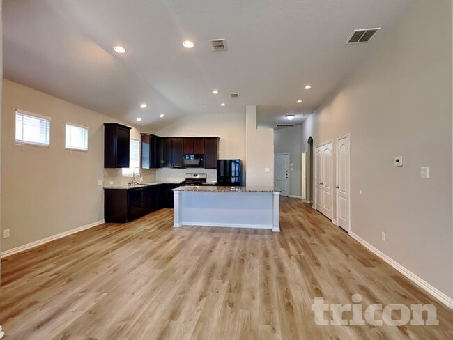 Photo - 7950 Headwaters Trail