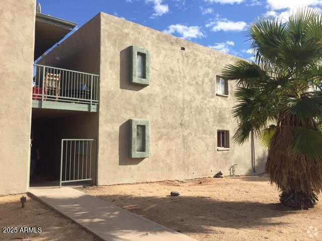 Building Photo - 2301 N 28th St Unit 2 Rental