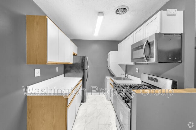 Building Photo - 3011 Southern Ave SE Unit Apt 14