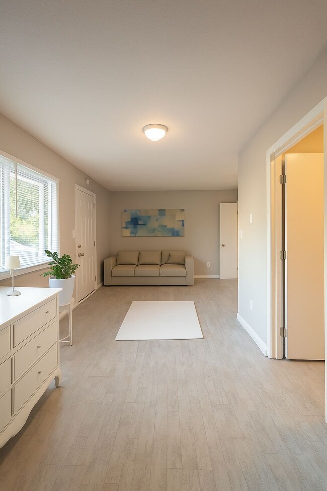 601 Moses Dr Unit 2-2