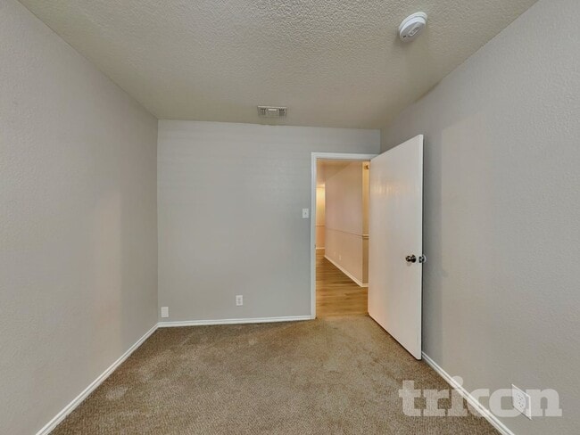 Photo - 2007 Mission Cove