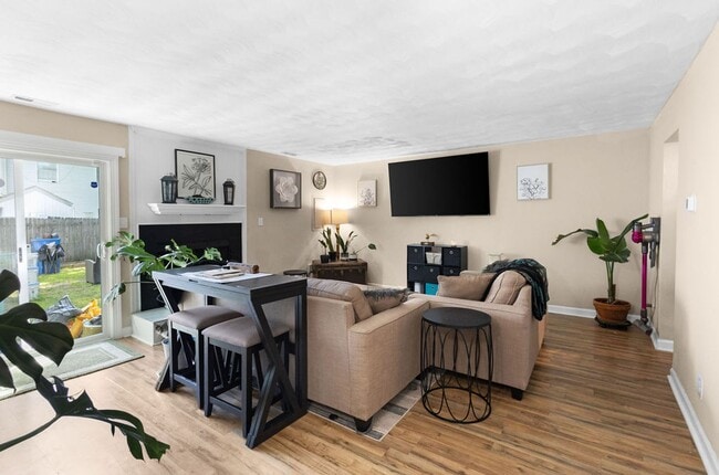 Photo - 3 Bed 1.5 Bath Townhouse for Rent in Chesapeake!