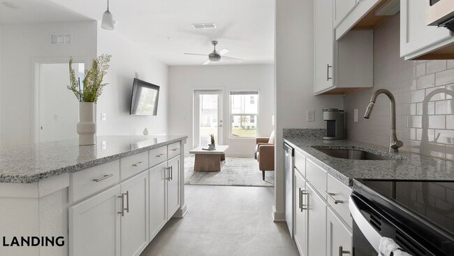 Photo - 12525 Tibbets Ln Unidad 5107