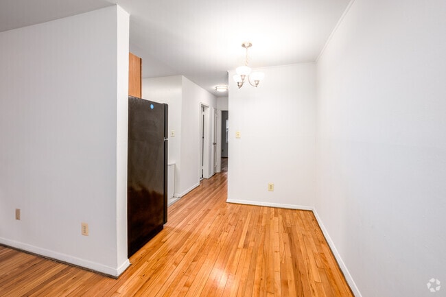 1BR, 1BA - 482SF - Dining Room