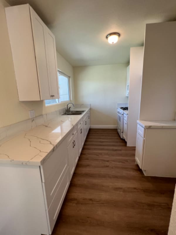 Building Photo - 249 E Graham Ave Rental
