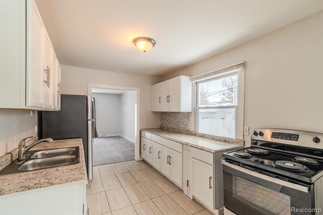 Photo - 11084 Cadillac Ave