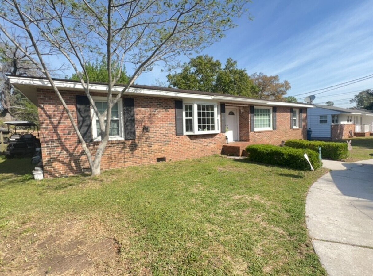 4-Bedroom, 2-Bath Home - 4-Bedroom, 2-Bath Home