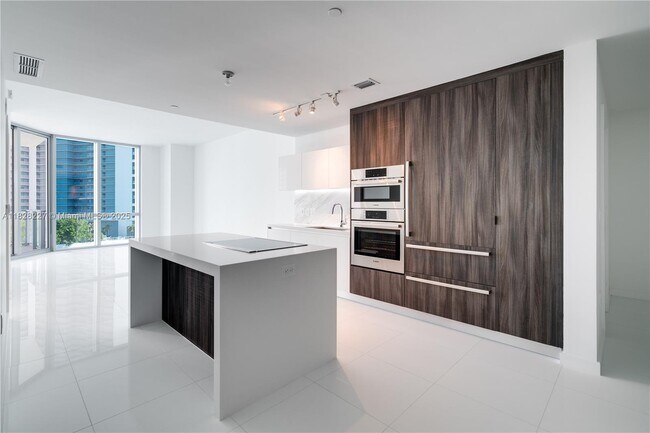 Photo - 851 NE 1st Ave Unidad 1505 Rental