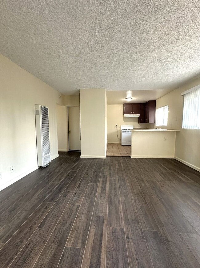 Building Photo - 2418 Unit 7