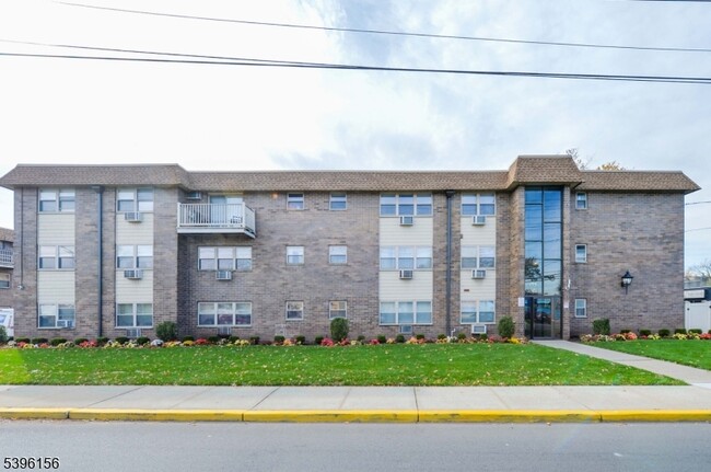 Building Photo - 199 Bergen Turnpike