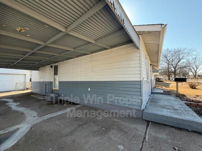 Photo - 330 S St Charles St